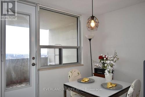 3104 - 40 Homewood Avenue, Toronto, ON - Indoor Photo Showing Dining Room