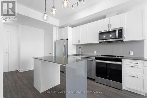 502 - 681 Yonge Street, Barrie, ON - Indoor Photo Showing Kitchen With Stainless Steel Kitchen With Upgraded Kitchen