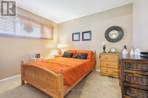 171 Old Ancaster Road, Hamilton, ON - Indoor Photo Showing Bedroom