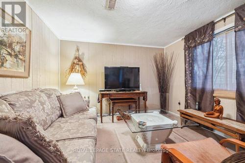 171 Old Ancaster Road, Hamilton, ON - Indoor Photo Showing Living Room