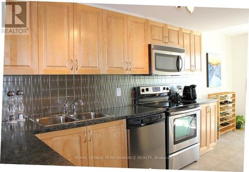 110 Brentmore Pvt Street, Ottawa, ON - Indoor Photo Showing Kitchen With Stainless Steel Kitchen With Double Sink