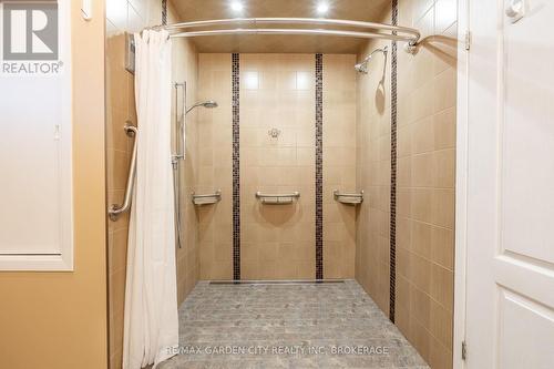 29 Southdale Drive, St. Catharines (442 - Vine/Linwell), ON - Indoor Photo Showing Bathroom