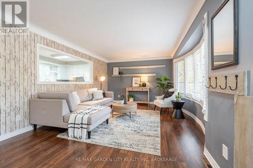 29 Southdale Drive, St. Catharines (442 - Vine/Linwell), ON - Indoor Photo Showing Living Room With Fireplace