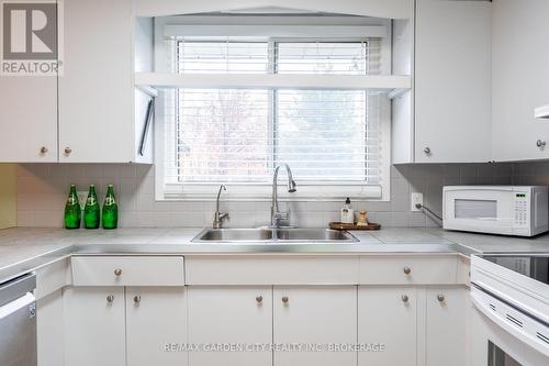 29 Southdale Drive, St. Catharines (442 - Vine/Linwell), ON - Indoor Photo Showing Kitchen With Double Sink