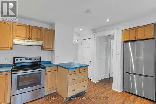 253 Russell Avenue, St. Catharines (451 - Downtown), ON - Indoor Photo Showing Kitchen