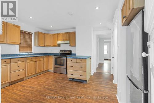 253 Russell Avenue, St. Catharines (451 - Downtown), ON - Indoor Photo Showing Kitchen