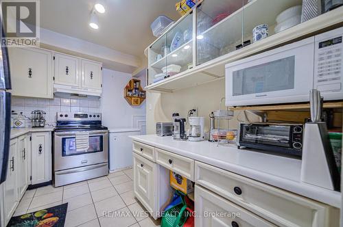 18 - 7475 Goreway Drive, Mississauga, ON - Indoor Photo Showing Kitchen