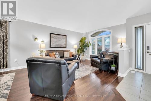 5817 Ironwood Street, Niagara Falls, ON - Indoor Photo Showing Living Room