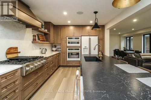 316 Mullighan Gardens, Peterborough (Northcrest), ON - Indoor Photo Showing Kitchen With Upgraded Kitchen