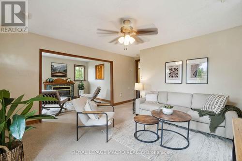 229 Main Street W, Grimsby, ON - Indoor Photo Showing Living Room