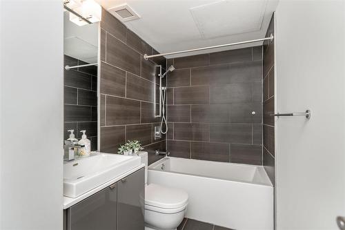 710 311 Hargrave Street, Winnipeg, MB - Indoor Photo Showing Bathroom