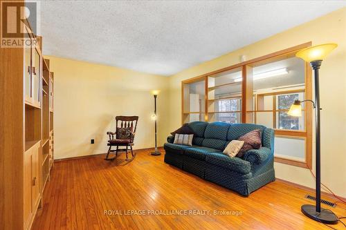 26 Highside Road, Quinte West, ON - Indoor Photo Showing Living Room