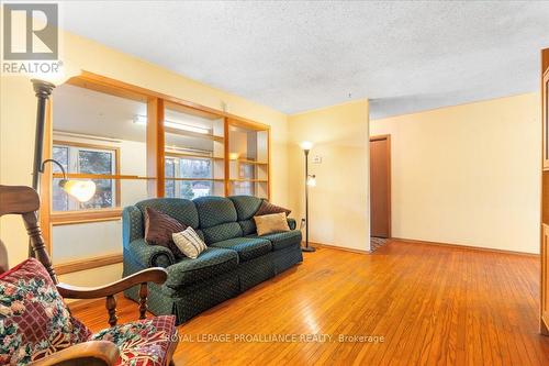 26 Highside Road, Quinte West, ON - Indoor Photo Showing Living Room