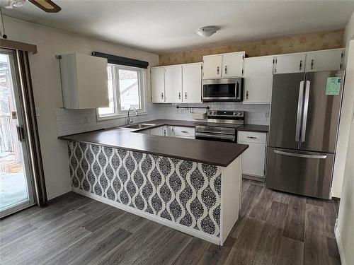 518 Goodale Drive, Portage La Prairie, MB - Indoor Photo Showing Kitchen