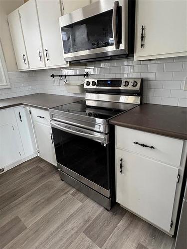 518 Goodale Drive, Portage La Prairie, MB - Indoor Photo Showing Kitchen