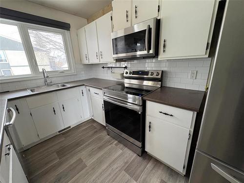 518 Goodale Drive, Portage La Prairie, MB - Indoor Photo Showing Kitchen