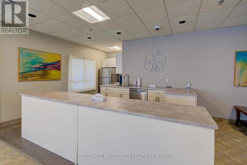 102 - 1000 King Street W, Kingston (Central City West), ON - Indoor Photo Showing Kitchen