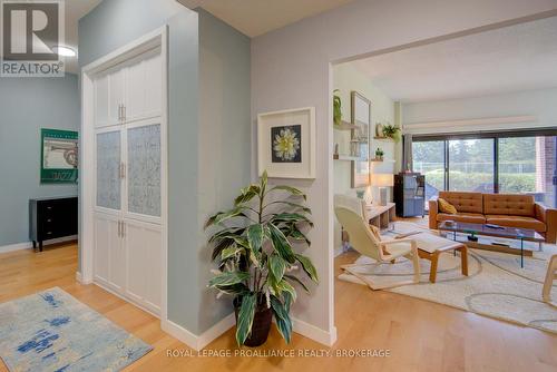 102 - 1000 King Street W, Kingston (Central City West), ON - Indoor Photo Showing Living Room