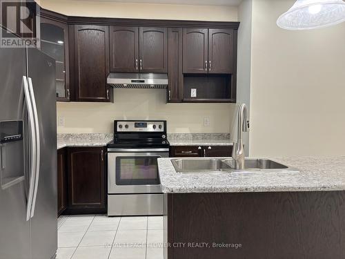 6 Kempsford Crescent, Brampton, ON - Indoor Photo Showing Kitchen With Double Sink With Upgraded Kitchen