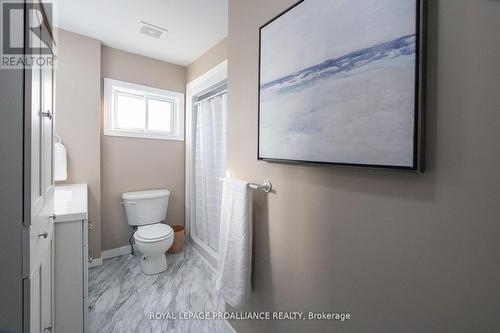 16 Charlotte Street, Quinte West, ON - Indoor Photo Showing Bathroom