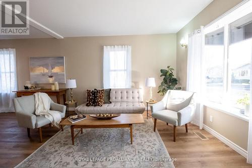 16 Charlotte Street, Quinte West, ON - Indoor Photo Showing Living Room