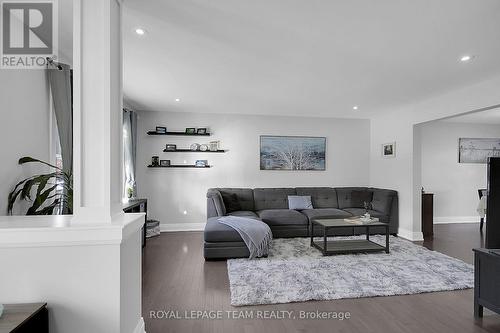 436 Bruges Street, Russell, ON - Indoor Photo Showing Living Room