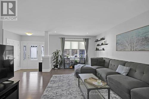 436 Bruges Street, Russell, ON - Indoor Photo Showing Living Room