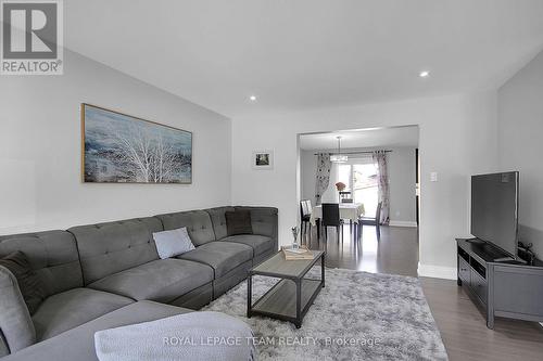 436 Bruges Street, Russell, ON - Indoor Photo Showing Living Room