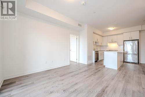 420 - 251 Northfield Drive E, Waterloo, ON - Indoor Photo Showing Kitchen