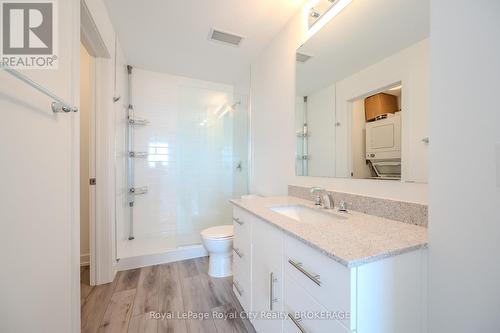 420 - 251 Northfield Drive E, Waterloo, ON - Indoor Photo Showing Bathroom