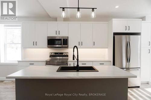 330 William Street, Wellington North (Mount Forest), ON - Indoor Photo Showing Kitchen With Stainless Steel Kitchen With Double Sink With Upgraded Kitchen