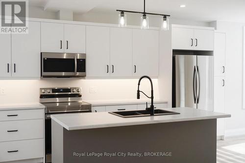 330 William Street, Wellington North (Mount Forest), ON - Indoor Photo Showing Kitchen With Double Sink With Upgraded Kitchen