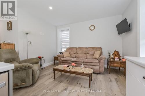 330 William Street, Wellington North (Mount Forest), ON - Indoor Photo Showing Living Room