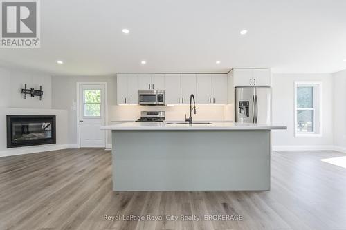 330 William Street, Wellington North (Mount Forest), ON - Indoor Photo Showing Kitchen With Fireplace With Upgraded Kitchen