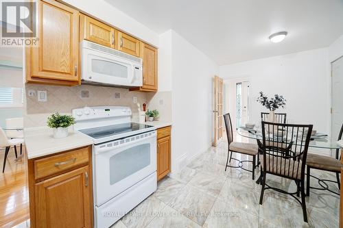 39 Stanwood Crescent, Toronto, ON - Indoor Photo Showing Kitchen