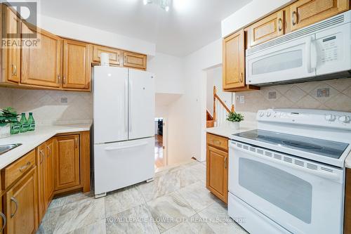 39 Stanwood Crescent, Toronto, ON - Indoor Photo Showing Kitchen