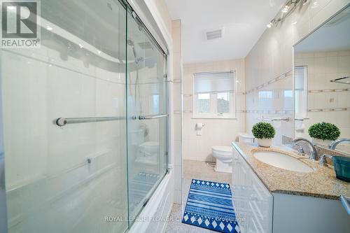 39 Stanwood Crescent, Toronto, ON - Indoor Photo Showing Bathroom