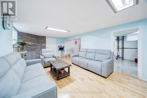 39 Stanwood Crescent, Toronto, ON - Indoor Photo Showing Living Room