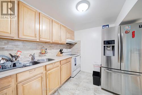 39 Stanwood Crescent, Toronto, ON - Indoor Photo Showing Kitchen