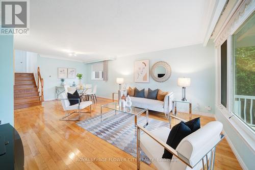 39 Stanwood Crescent, Toronto, ON - Indoor Photo Showing Living Room