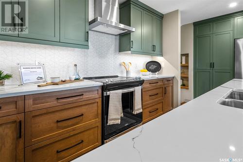 1060 West Park Boulevard, Moose Jaw, SK - Indoor Photo Showing Kitchen With Double Sink With Upgraded Kitchen