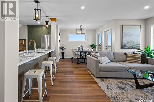 1060 West Park Boulevard, Moose Jaw, SK - Indoor Photo Showing Living Room