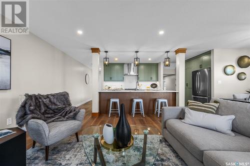 1060 West Park Boulevard, Moose Jaw, SK - Indoor Photo Showing Living Room