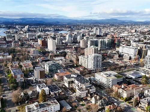 305-1121 Fort St, Victoria, BC - Outdoor With View