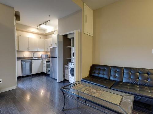 305-1121 Fort St, Victoria, BC - Indoor Photo Showing Kitchen With Stainless Steel Kitchen