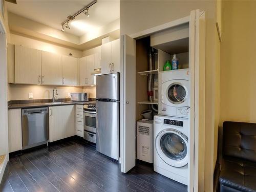 305-1121 Fort St, Victoria, BC - Indoor