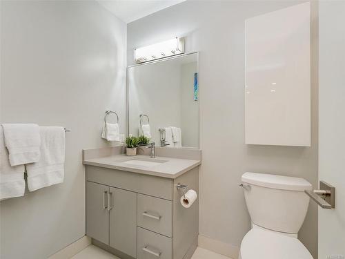 301-280 Island Hwy, View Royal, BC - Indoor Photo Showing Bathroom