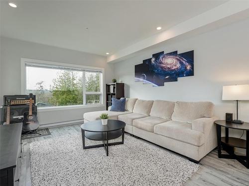 301-280 Island Hwy, View Royal, BC - Indoor Photo Showing Living Room