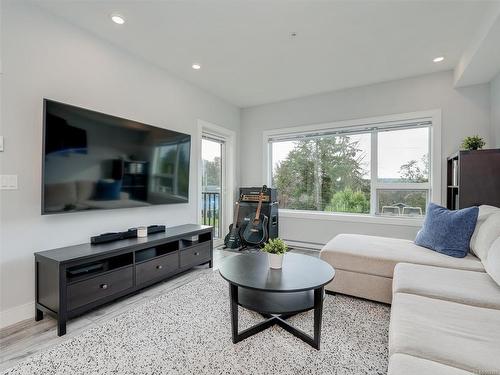 301-280 Island Hwy, View Royal, BC - Indoor Photo Showing Living Room