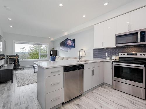 301-280 Island Hwy, View Royal, BC - Indoor Photo Showing Kitchen